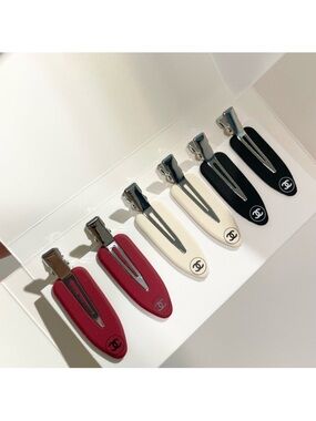 Chanel beauty gift clips set